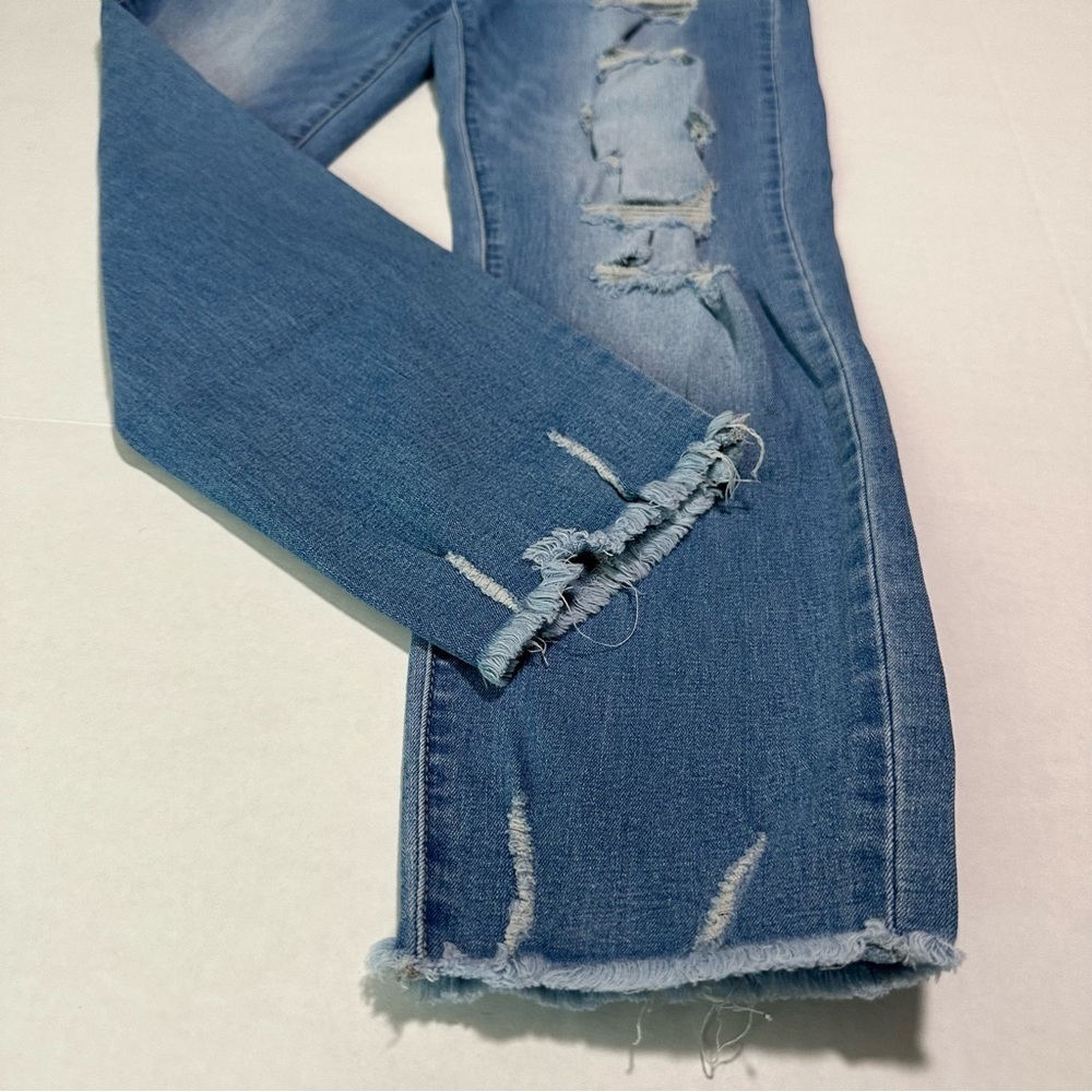 Cropped distressed jeans - Picture 2 of 8